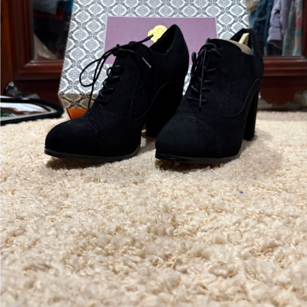 Isola Black Lace-Up Heels NIB - size 8